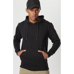 Czarna Bluza Avaguna. Czarne bluzy męskie Born2be, s, bez wzorów, bez kołnierzyka, bez rękawów, bez kaptura. W wyprzedaży za 69,99 zł.