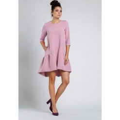 Jasnoróżowa Wizytowa Sukienka o Kroju Litery A z Falbanką. Szare sukienki damskie Molly.pl, na co dzień, s, bez wzorów, z dzianiny, eleganckie, z falbankami, bez rękawów, proste. Za 153,90 zł.