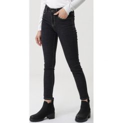 Czarne Jeansy Kitchener. Czarne jeansy damskie Born2be, s. Za 89,99 zł.