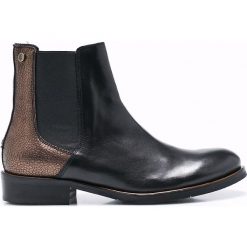 Tommy Hilfiger - Botki. Czarne buty zimowe damskie TOMMY HILFIGER, z materiału, z okrągłym noskiem, na obcasie. W wyprzedaży za 399,90 zł.