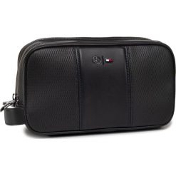 Kosmetyczka TOMMY HILFIGER - 2Mb Washbag AM0AM06130 BAS. Czarne kosmetyczki męskie TOMMY HILFIGER, bez wzorów, ze skóry ekologicznej. Za 539,00 zł.