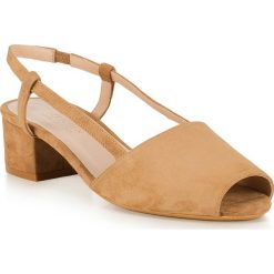 Buty damskie. Brązowe klapki damskie Wittchen, bez wzorów, ze skóry, bez obcasa, na obcasie. W wyprzedaży za 259,90 zł.