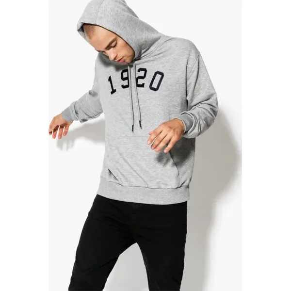 New Era Bluza Ne Branded Po Hoody 1920 New Era Lgh , szary, rozmiar L. Szare bluzy męskie New Era, s, bez wzorów, z bawełny, klasyczne, z kapturem, bez rękawów, bez kaptura. W wyprzedaży za 169,99 zł.