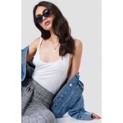 NA-KD Top ze skręconymi ramiączkami - White. Białe topy damskie NA-KD, bez wzorów, z wiskozy, z okrągłym kołnierzem. Za 40,95 zł.