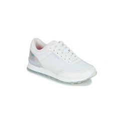 Buty Superdry TRACK RUNNER. Białe trampki i tenisówki damskie marki Superdry, bez wzorów, bez zapięcia. Za 269,00 zł.