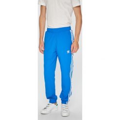 Adidas Originals - Spodnie. Niebieskie spodnie męskie adidas Originals, na co dzień, m, bez wzorów, z elastanu, casualowe. W wyprzedaży za 159,90 zł.
