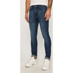 Guess Jeans - Jeansy Chris. Niebieskie jeansy męskie Guess Jeans, m, z aplikacjami. Za 369,90 zł.