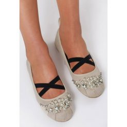 Beżowe Balerinki Fleur De Lis. Brązowe baleriny damskie Renee, w paski, ze skóry, bez obcasa, na płaskiej podeszwie. Za 39,99 zł.