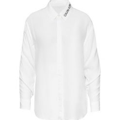 Koszula Calvin Klein Jeans J20J214432. Białe bluzki damskie Calvin Klein Jeans, m, bez wzorów, z jeansu, bez kołnierzyka, bez rękawów. Za 399,00 zł.