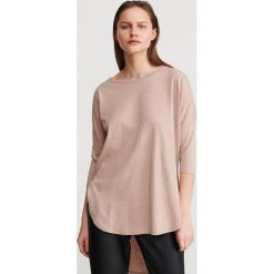 Asymetryczna bluzka - Beżowy. Brązowe bluzki damskie Reserved, s, bez wzorów, z asymetrycznym kołnierzem, bez rękawów. Za 39,99 zł.
