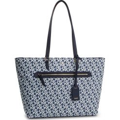 Torebka DKNY - R84AF591 Denim Logo/Navy DED. Niebieskie torebki klasyczne damskie DKNY, bez wzorów, ze skóry ekologicznej, klasyczne, bez dodatków. Za 589,00 zł.
