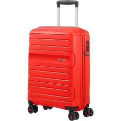 American Tourister walizka podróżna Sunside 55 cm czerwona. Czerwone walizki American Tourister, bez wzorów, eleganckie. W wyprzedaży za 337,00 zł.