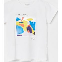 Bawełniany t-shirt z nadrukiem 3d - Kremowy. Białe t-shirty damskie Reserved, z nadrukiem, z bawełny, bez kołnierzyka. W wyprzedaży za 9,99 zł.