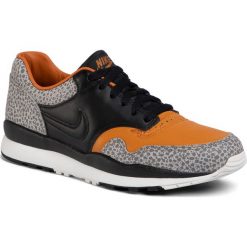 Buty NIKE - Air Safari Qs AO3295 001 Black/Black/Monarch. Czarne buty sportowe męskie Nike, ze skóry, bez zapięcia. W wyprzedaży za 379,00 zł.