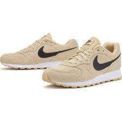 NIKE MD RUNNER 2 SUEDE > AQ9211-700. Buty sportowe męskie Nike, ze skóry, bez zapięcia, tenisowe, nike md runner. W wyprzedaży za 259,99 zł.