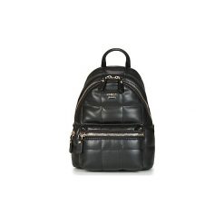 Plecaki Guess URBAN SPORT SMALL LEEZA BACKPACK. Czarne plecaki damskie marki Guess, z aplikacjami, sportowe. Za 529,00 zł.