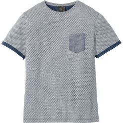 T-shirt w graficzny deseń, z kieszenią z batystu bonprix ciemnoniebieski w graficzny deseń. Niebieskie t-shirty męskie bonprix, s, z aplikacjami, bez kołnierzyka. Za 27,99 zł.