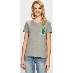 Noisy May - Top. Szare bluzki damskie Noisy May, s, z nadrukiem, z elastanu, casualowe, z okrągłym kołnierzem, z krótkim rękawem. W wyprzedaży za 29,90 zł.