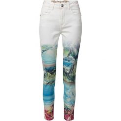 Desigual jeansy damskie Pant Juno 34 białe. Białe jeansy damskie Desigual, z jeansu. W wyprzedaży za 305,00 zł.