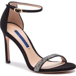 Sandały STUART WEITZMAN - Nudistsong ZL37423 Black Sue/Crystal. Czarne klapki damskie marki Stuart Weitzman, z aplikacjami, ze skóry, bez obcasa, na obcasie. Za 2139,00 zł.