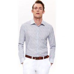 KOSZULA DŁUGI RĘKAW MĘSKA SLIM FIT. Białe koszule męskie Top Secret, na lato, m, w kwiaty, z jeansu, klasyczne, z klasycznym kołnierzykiem, z długim rękawem. Za 119,99 zł.
