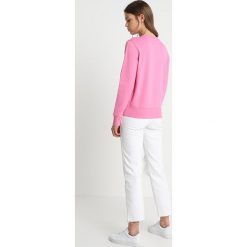Bluzy damskie: Calvin Klein Jeans INSTITUTIONAL LOGO SWEATSHIRT Bluza wild orchid