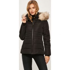 Dkny - Kurtka. Czarne kurtki damskie DKNY, s, bez wzorów, z poliesteru, krótkie, z kapturem. W wyprzedaży za 679,90 zł.