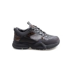 Szare modne obuwie sportowe K-365. Szare buty sportowe damskie ButyModne, bez wzorów, z tkaniny, sportowe, trekkingowe. Za 75,83 zł.