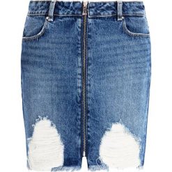 Spódnica jeansowa Guess W93D54 D3P30. Niebieskie spódniczki damskie Guess, z aplikacjami, z bawełny. W wyprzedaży za 219,00 zł.