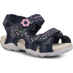 Sandały GEOX - J S.Roxanne C J92D9C 014CE C4021 S Dk Navy. Niebieskie sandały dziewczęce Geox, ze skóry ekologicznej, bez zapięcia. Za 259,00 zł.