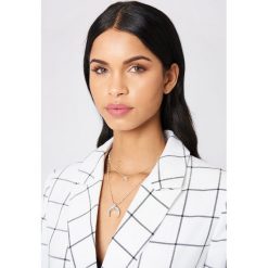 Naszyjniki damskie: NA-KD Accessories Kaskadowy naszyjnik z zawieszkami – Silver
