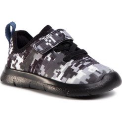 Sneakersy CLARKS - Ath Flux T 261460207 Black Camo. Czarne trampki chłopięce Clarks, bez wzorów, z tworzywa sztucznego, na rzepy. W wyprzedaży za 129,00 zł.