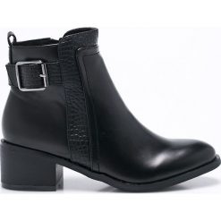 Corina - Botki. Czarne buty zimowe damskie marki Corina, z materiału, z okrągłym noskiem, na obcasie. W wyprzedaży za 99,90 zł.