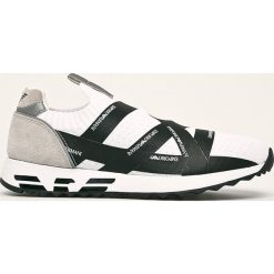 Emporio Armani - Buty. Białe sneakersy męskie Emporio Armani, ze skóry, bez zapięcia. W wyprzedaży za 599,90 zł.