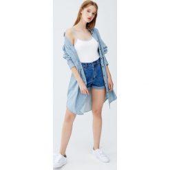 Top na ramiączkach z kontrastowym obszyciem. Koszulki damskie Pull&Bear, bez wzorów, z kontrastowym kołnierzykiem. Za 19,90 zł.