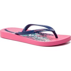 Japonki IPANEMA - Anat Temas VIII F 82520 Pink/Blue 24652. Niebieskie klapki damskie marki Ipanema, bez wzorów, z tworzywa sztucznego, bez obcasa. Za 59,99 zł.