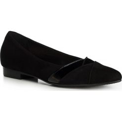 Buty damskie. Niebieskie baleriny damskie Wittchen, bez wzorów, ze skóry, bez obcasa, na obcasie. W wyprzedaży za 207,92 zł.