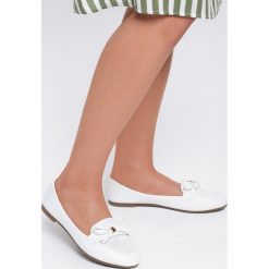 Białe Mokasyny Casualness. Białe mokasyny damskie Inny, na obcasie. Za 59,99 zł.