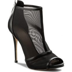 Botki GUESS - Teddy FLTED1 FAB09 BLACK. Czarne botki damskie na obcasie marki Guess, ze skóry ekologicznej. W wyprzedaży za 459,00 zł.