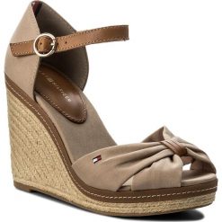Espadryle TOMMY HILFIGER - Iconic Elena Sandal FW0FW00905 Cobblestone 068. Pomarańczowe espadryle damskie TOMMY HILFIGER, bez wzorów, ze skóry, bez obcasa, na obcasie. W wyprzedaży za 279,00 zł.