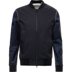 Uniforms for the Dedicated Kurtka Bomber dark navy. Niebieskie kurtki męskie bomber marki Uniforms for the Dedicated, m, z bawełny. W wyprzedaży za 491,70 zł.