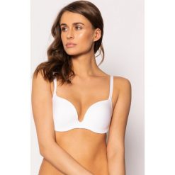 Biustonosz push-up Chantelle Absolute C29220-010. Białe biustonosze Chantelle, bez wzorów, z elastanu. Za 299,00 zł.