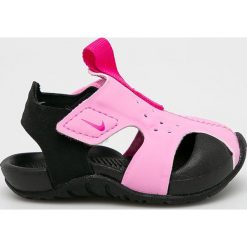 Nike Kids - Sandały dziecięce Sunray Protect. Czarne sandały chłopięce Nike Kids, z gumy, z okrągłym noskiem, bez zapięcia. W wyprzedaży za 99,90 zł.