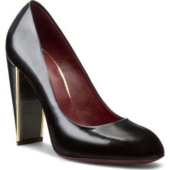 Półbuty GINO ROSSI - Naomi DCG606-M43-Y800-9900-0 Czarny 99. Czarne półbuty damskie skórzane marki Gino Rossi, eleganckie, na obcasie. W wyprzedaży za 219,00 zł.