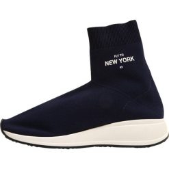 Joshua Sanders FLY TO NEW YORK Sneakersy wysokie blue. Niebieskie sneakersy męskie marki Joshua Sanders, bez wzorów, ze skóry, bez zapięcia. W wyprzedaży za 719,40 zł.