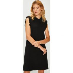 Pepe Jeans - Sukienka Falbala. Czarne sukienki damskie dzianinowe marki Pepe Jeans, na co dzień, s, casualowe, mini, proste. W wyprzedaży za 269,90 zł.