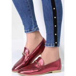 Czerwone Mokasyny Crimson. Czerwone mokasyny damskie marki vices, ze skóry, na płaskiej podeszwie. Za 49,99 zł.
