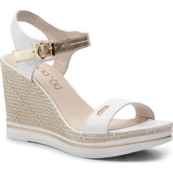 Sandały LASOCKI - 9624-01 White. Białe klapki damskie Lasocki, bez wzorów, ze skóry, bez obcasa, na obcasie. Za 149,99 zł.