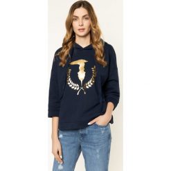 Bluza Trussardi Jeans 56F00085. Niebieskie bluzy damskie Trussardi Jeans, m, bez wzorów, z bawełny, bez rękawów, bez kaptura. W wyprzedaży za 289,00 zł.