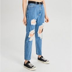 Jeansy High Waist z paskiem - Niebieski. Niebieskie jeansy damskie Cropp, z podwyższonym stanem. Za 119,99 zł.